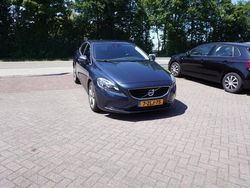 Blauw Gebruikt 2015 Volvo V40 Momentum Stationwagen | € 8.944 (Eerlijke prijs)