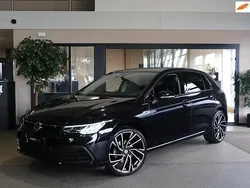 Zwart, metallic lak Gebruikt 2020 VW Golf VIII Life Hatchback | € 20.950 (Eerlijke prijs)