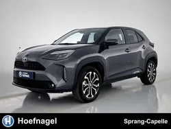 Grijs, metallic lak Gebruikt 2022 Toyota Yaris Cross SUV | € 25.950 (Eerlijke prijs)