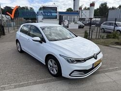 Wit Gebruikt 2021 VW Golf VIII Life Hatchback | € 13.999 (Goede deal)
