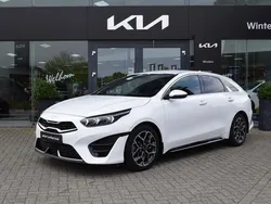 Wit Gebruikt 2023 Kia ProCeed GT-Line Hatchback | € 31.750 (Goede deal)