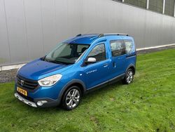 Blauw (metallic) Gebruikt 2015 Dacia Dokker Stepway MPV | € 9.750 (Duur)
