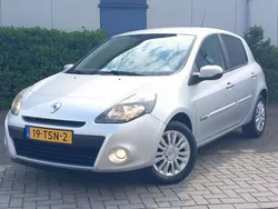 Grijs, metallic lak Gebruikt 2012 Renault Clio IV Authentique Hatchback | € 3.450 (Eerlijke prijs)