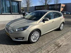 Grijs, metallic lak Gebruikt 2015 Ford Focus Titanium Hatchback | € 7.495 (Goede deal)