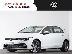 Wit Gebruikt 2022 VW Golf VIII Style Hatchback | € 28.485 (Eerlijke prijs)
