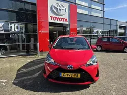 Rood Gebruikt 2019 Toyota Yaris Hybrid Active Hatchback | € 16.000 (Eerlijke prijs)