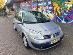 Beige (metallic) Gebruikt 2005 Renault Scénic II MPV | € 1.795 (Eerlijke prijs)