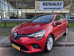 Rood Gebruikt 2021 Renault Clio V Intens Hatchback | € 13.500 (Eerlijke prijs)