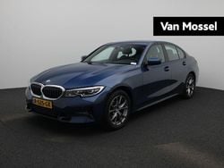 Blauw Gebruikt 2022 BMW 318 Basis Sedan | € 31.945 (Goede deal)