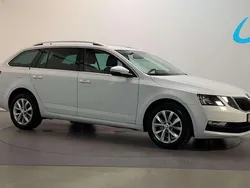 Wit Gebruikt 2020 Skoda Octavia Business Line Stationwagen | € 13.900 (Goede deal)