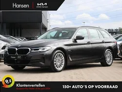 Grijs, metallic lak Gebruikt 2022 BMW 530e Executive Stationwagen | € 37.945 (Super prijs)
