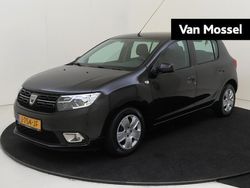 Zwart Gebruikt 2020 Dacia Sandero Comfort Hatchback | € 10.935 (Eerlijke prijs)