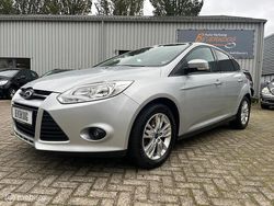 Zilver (metallic) Gebruikt 2011 Ford Focus Hatchback | € 3.990 (Super prijs)