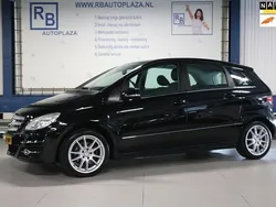 Zwart, metallic lak Gebruikt 2011 Mercedes B180 Business MPV | € 8.250 (Iets duurder)