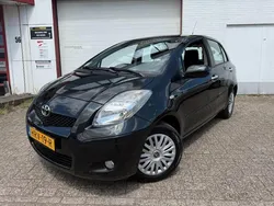 Zwart, metallic lak Gebruikt 2010 Toyota Yaris Edition Hatchback | € 5.450 (Goede deal)