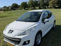Wit Gebruikt 2011 Peugeot 207 Urban Move Hatchback | € 5.200 (Duur)