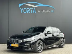 Zwart, metallic lak Gebruikt 2021 BMW 118 M Sport Hatchback | € 22.950 (Eerlijke prijs)