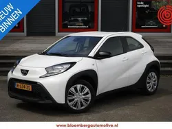 Wit Gebruikt 2023 Toyota Aygo Play Hatchback | € 16.900 (Eerlijke prijs)