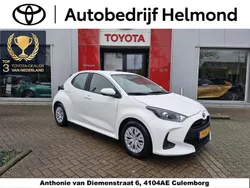 Wit Gebruikt 2023 Toyota Yaris Hybrid Active Hatchback | € 23.149 (Eerlijke prijs)