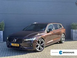 Bruin Gebruikt 2020 Volvo V60 R-Design Stationwagen | € 30.500 (Eerlijke prijs)
