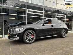 Zwart Gebruikt 2021 BMW 330 Executive Stationwagen | € 27.950 (Goede deal)