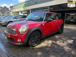 Rood, metallic lak Gebruikt 2013 Mini ONE Hatchback | € 6.999 (Iets duurder)