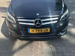 Zwart Gebruikt 2016 Mercedes B180 Ambition MPV | € 4.400 (Eerlijke prijs)