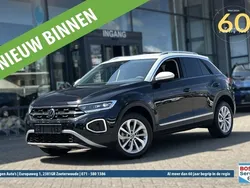 Zwart Gebruikt 2024 VW T-Roc Style SUV | € 32.950 (Eerlijke prijs)