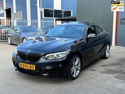 Zwart Gebruikt 2014 BMW 220 Executive Coupé | € 16.499 (Goede deal)