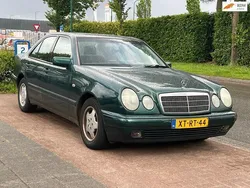 Groen Gebruikt 1999 Mercedes E200 Classic Sedan | € 2.450