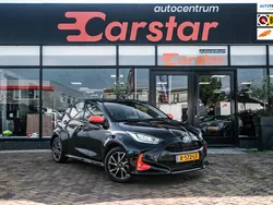 Zwart, metallic lak Gebruikt 2021 Toyota Yaris Hybrid Edition Hatchback | € 17.950 (Goede deal)