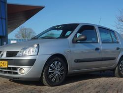 Grijs Gebruikt 2005 Renault Clio II Authentique Hatchback | € 1.650 (Iets duurder)