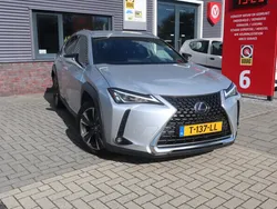 Grijs, metallic lak Gebruikt 2019 Lexus UX 250h Executive Line SUV | € 27.750