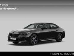 Zwart Gebruikt 2024 BMW 520 M Sport Sedan | € 63.880 (Eerlijke prijs)