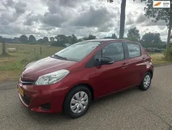 Rood Gebruikt 2014 Toyota Yaris Hatchback | € 5.450 (Eerlijke prijs)