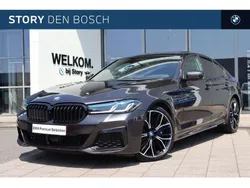 Grijs, metallic lak Gebruikt 2022 BMW 545 Executive Sedan | € 59.950