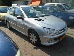 Zilver Gebruikt 2006 Peugeot 206 Hatchback | € 1.795