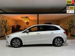 Grijs Gebruikt 2020 Mercedes B180 Business MPV | € 23.985 (Goede deal)