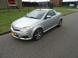 Grijs Gebruikt 2007 Opel Tigra Cabriolet | € 1.595 (Eerlijke prijs)