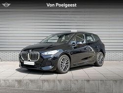 Saphirschwarz metallic (zwart metallic) Gebruikt 2022 BMW 218 M Sport Stationwagen | € 33.900