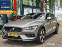 Grijs Gebruikt 2020 Volvo V60 CC Pro Stationwagen | € 36.490 (Goede deal)