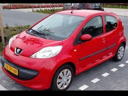 Rood Gebruikt 2008 Peugeot 107 Hatchback | € 1.550 (Eerlijke prijs)