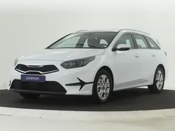 Licht wit Gebruikt 2024 Kia Ceed Sportswagon Play Stationwagen | € 24.945 (Eerlijke prijs)