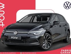 Zwart Gebruikt 2022 VW Golf VIII Style Hatchback | € 24.900 (Eerlijke prijs)