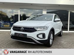 Wit Gebruikt 2022 VW T-Roc Life SUV | € 23.445 (Goede deal)
