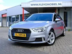 Grijs, metallic lak Gebruikt 2018 Audi A3 Sportback Sport Hatchback | € 18.950 (Goede deal)