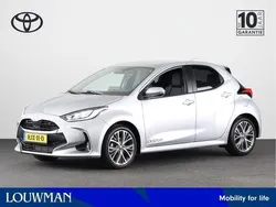 Shimmering silver metallic (licht zilver metallic) Gebruikt 2025 Toyota Yaris Executive Hatchback | € 33.945 (Duur)