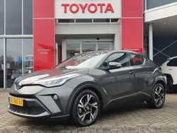 Grijs, metallic lak Gebruikt 2023 Toyota C-HR SUV | € 26.900 (Eerlijke prijs)