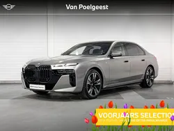 Oxidgrau (licht grijs) Gebruikt 2025 BMW i7 M Sport Sedan | € 109.900