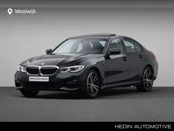 Zwart Gebruikt 2022 BMW 320e Comfort Edition Sedan | € 34.880 (Goede deal)